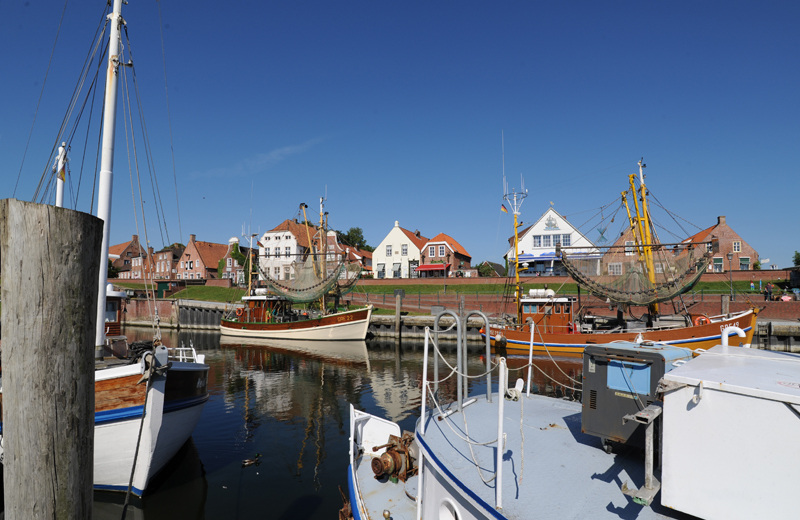 Greetsieler Hafen im Frühling